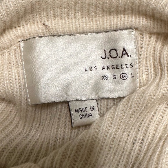 JOA Los Angeles Cropped Turtleneck Sweater - Picture 5 of 6